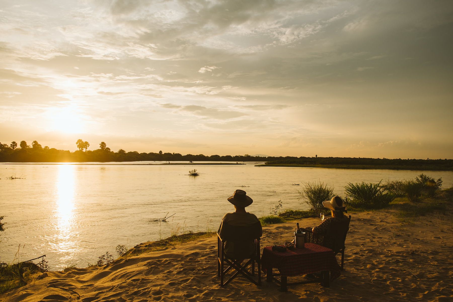 Rufiji River Camp mit kleinem Pool in Tansania